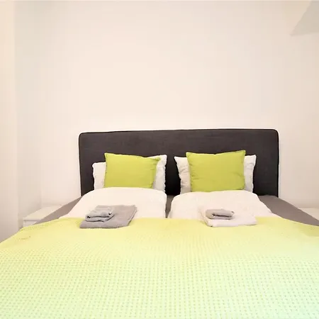 Zentral Wohnen - Inkl. Privatem Stellplatz Apartamento