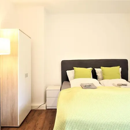 Zentral Wohnen - Inkl. Privatem Stellplatz Apartment
