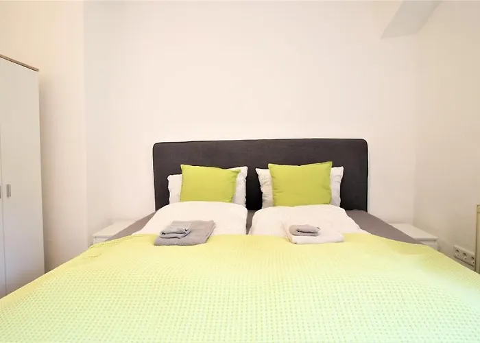 Zentral Wohnen - Inkl. Privatem Stellplatz Apartment