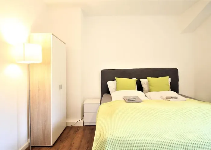 Zentral Wohnen - Inkl. Privatem Stellplatz Apartment
